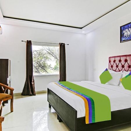 Treebo Royal Empire Adarsh Nagar, Chandigarh Hotel Bagian luar foto