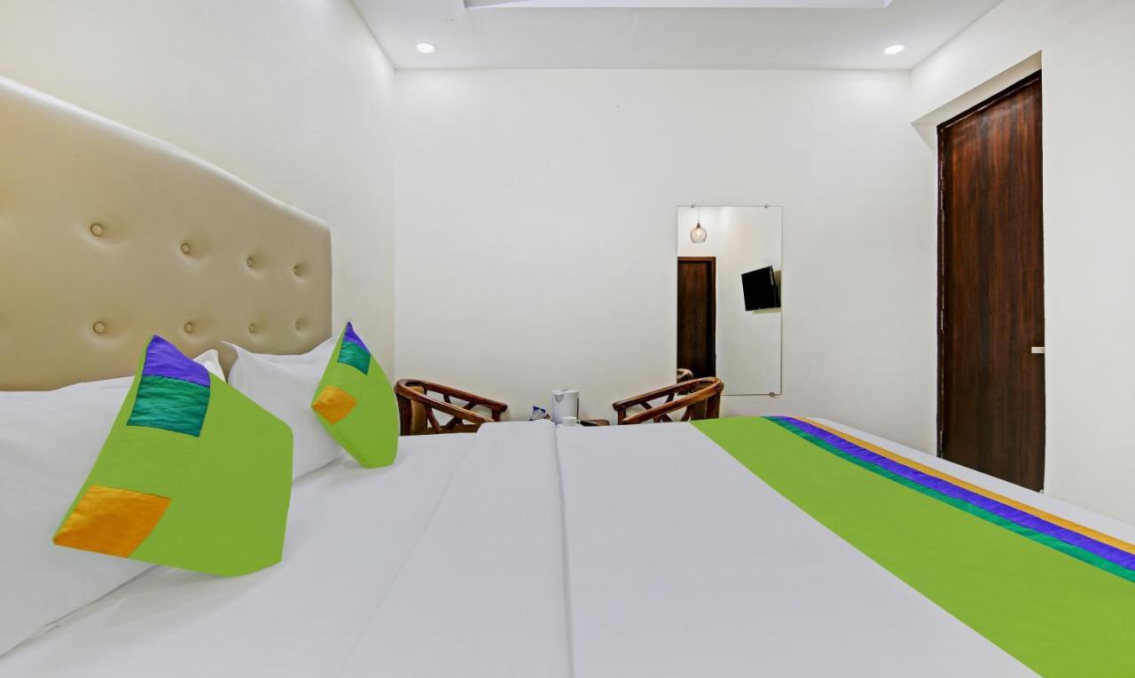 Treebo Royal Empire Adarsh Nagar, Chandigarh Hotel Bagian luar foto