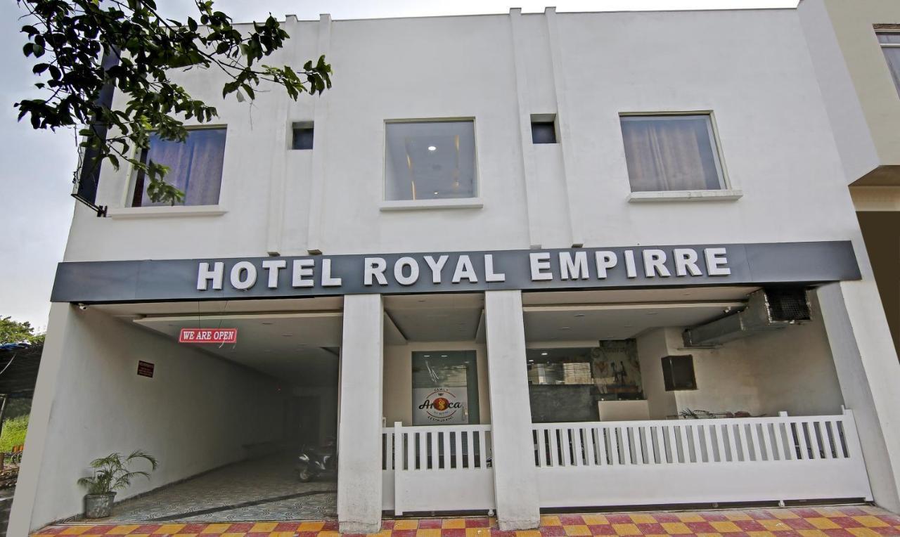 Treebo Royal Empire Adarsh Nagar, Chandigarh Hotel Bagian luar foto