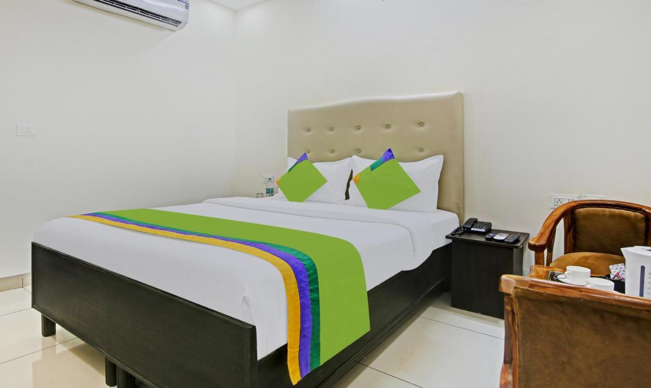 Treebo Royal Empire Adarsh Nagar, Chandigarh Hotel Bagian luar foto