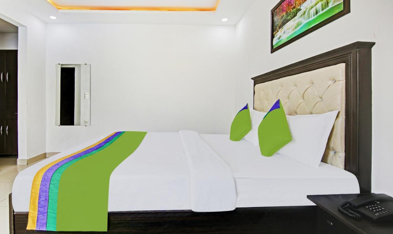 Treebo Royal Empire Adarsh Nagar, Chandigarh Hotel Bagian luar foto